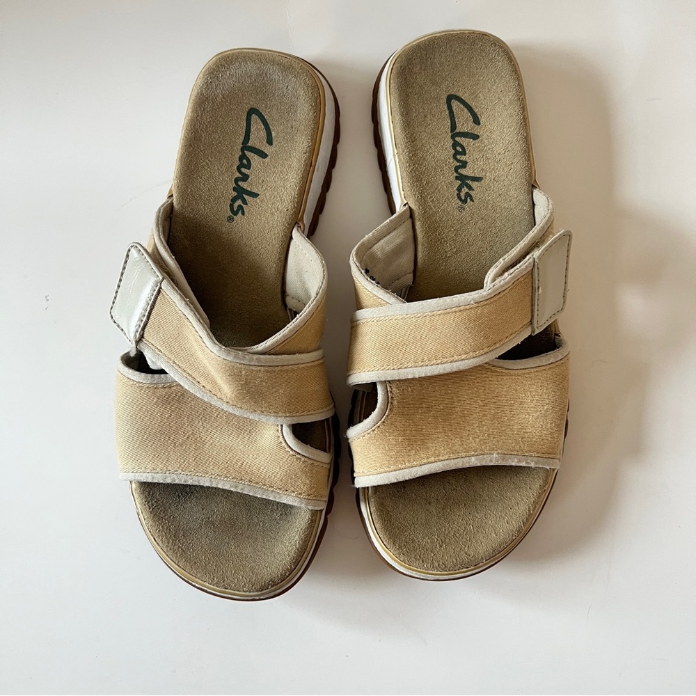 CLARKS WOMENS Beige White Trim CANVAS Adjustable Strap SLIDES SANDALS  Size 6